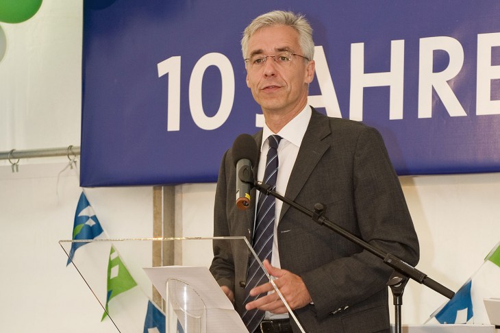 Der Aufsichtsratsvorsitzende Jörg Simon bei seinem Grußwort