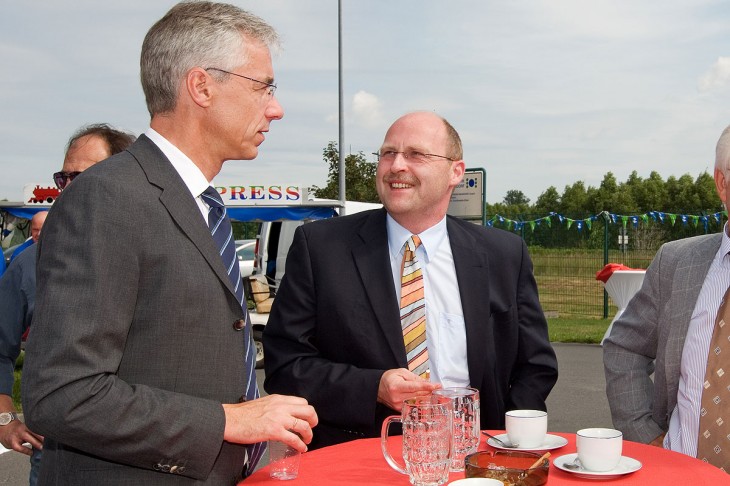 Aufsichtsratschef Jörg Simon (links) im Gespräch